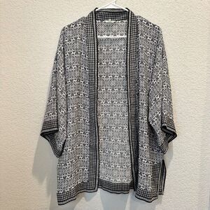 Max Studio Nordstrom Black & White Floral Open Front Kimono - Size M - EUC
